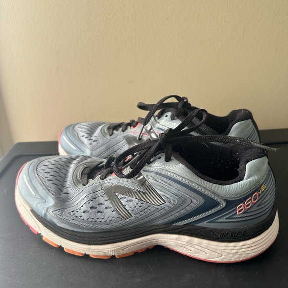 New Balance 860v5 Gray Running Shoes 9 - Picture 1 of 5